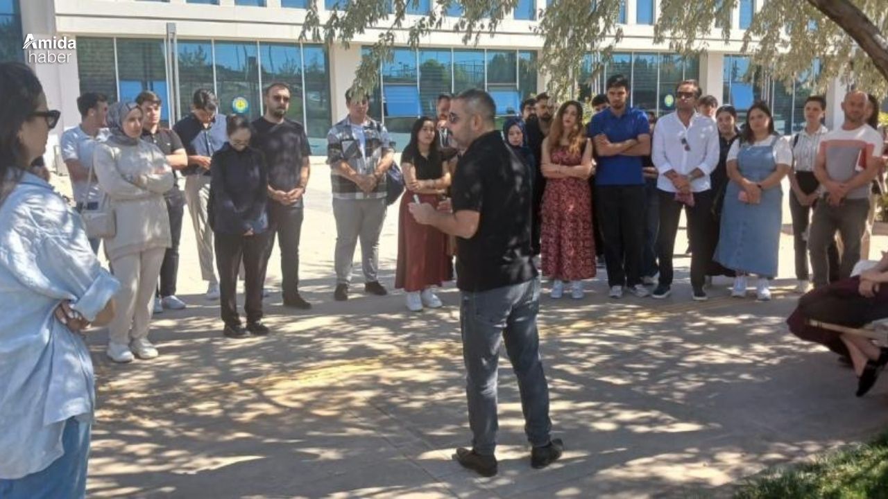Üniversitede sınıf krizi: Öğrenciler dersleri bahçede işliyor