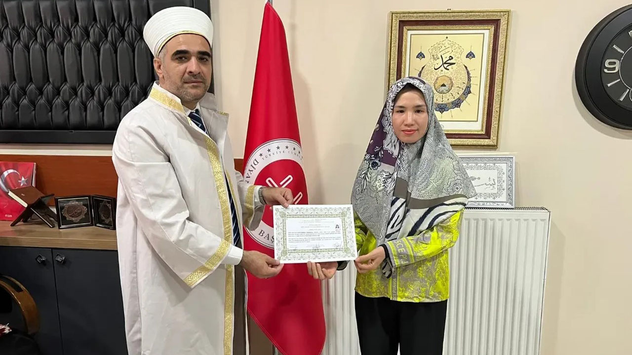 Vietnamlı kadın Hakkari’de Müslüman oldu