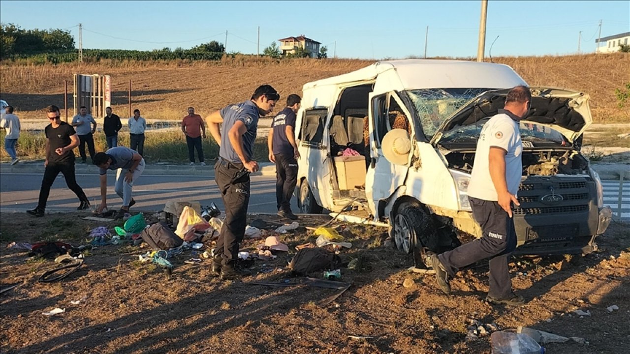 Şanlıurfa'da tarım işçilerini taşıyan minibüs devrildi