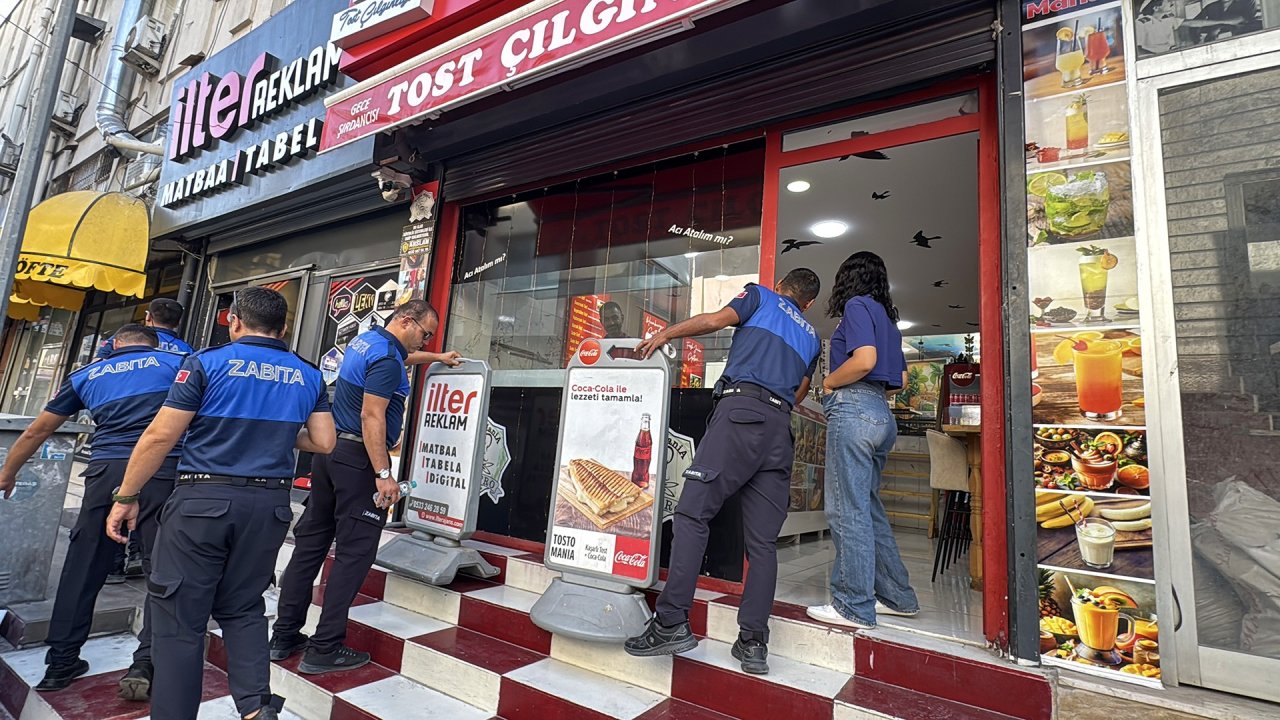 Tarsus'ta kaldırımlar işgal edildi: Belediye harekete geçti