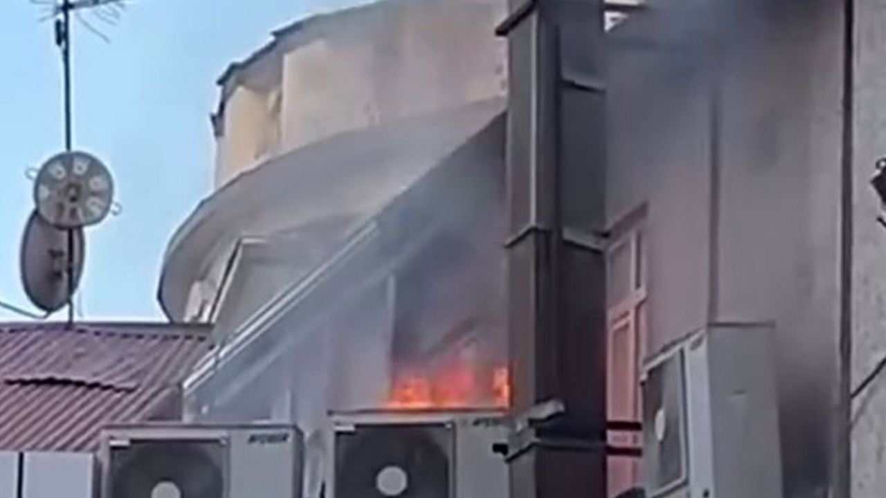 Elazığ’da korkutan çatı yangını
