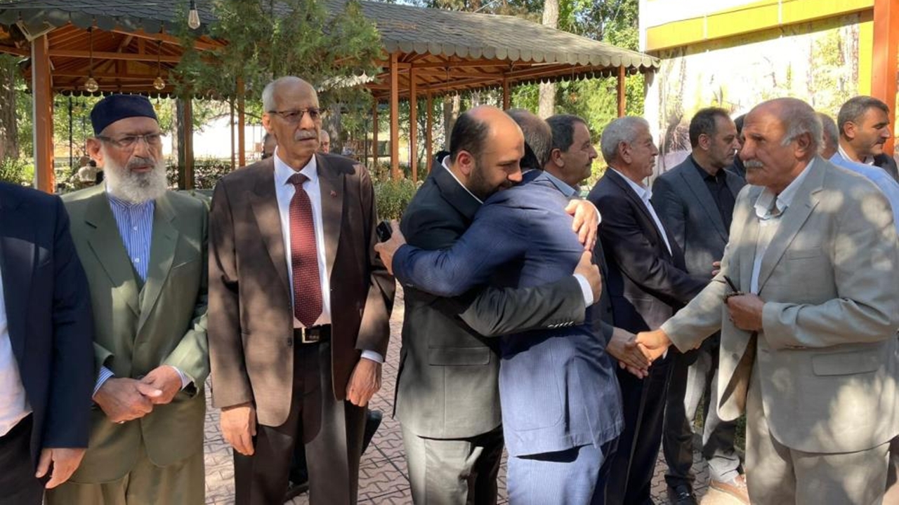 Bingöl’de barış sağlandı: İki aile kucaklaştı