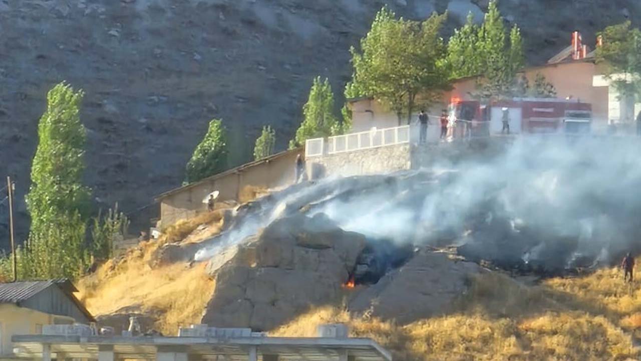 Hakkari’de anız yangını
