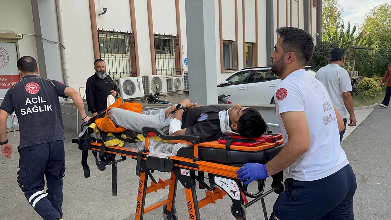 Adıyaman’da İki otomobil çarpıştı: 2 yaralı