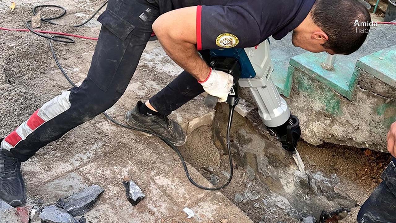 Şırnak’ta merdiven boşluğuna sıkışan yavru kedi kurtarıldı