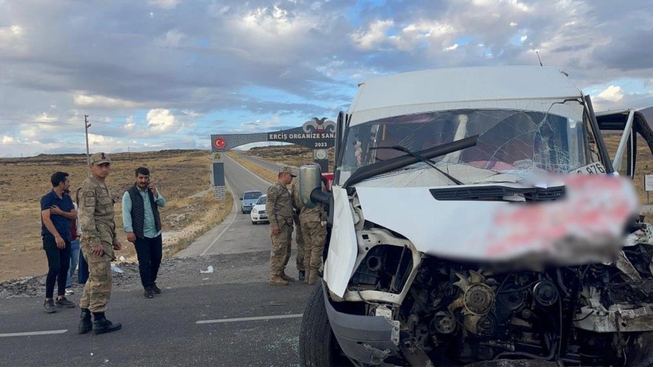 Van’da korkutan kaza: 11'i öğrenci 14 yaralı