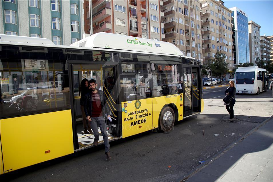 Diyarbakır’da otobüs çilesi sürüyor: Fakülte araçları tıkış tıkış