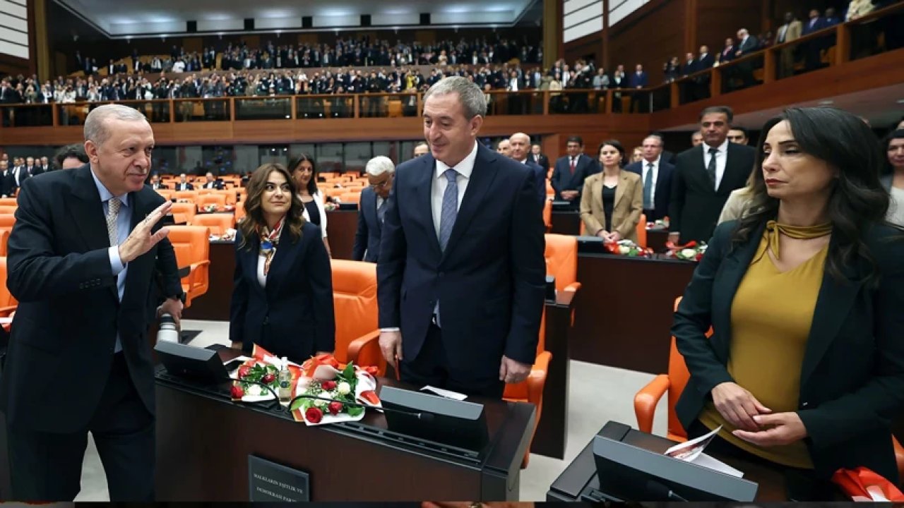 Yanlış anlaşılma giderildi: Erdoğan Hatimoğulları’nı alkışlattı