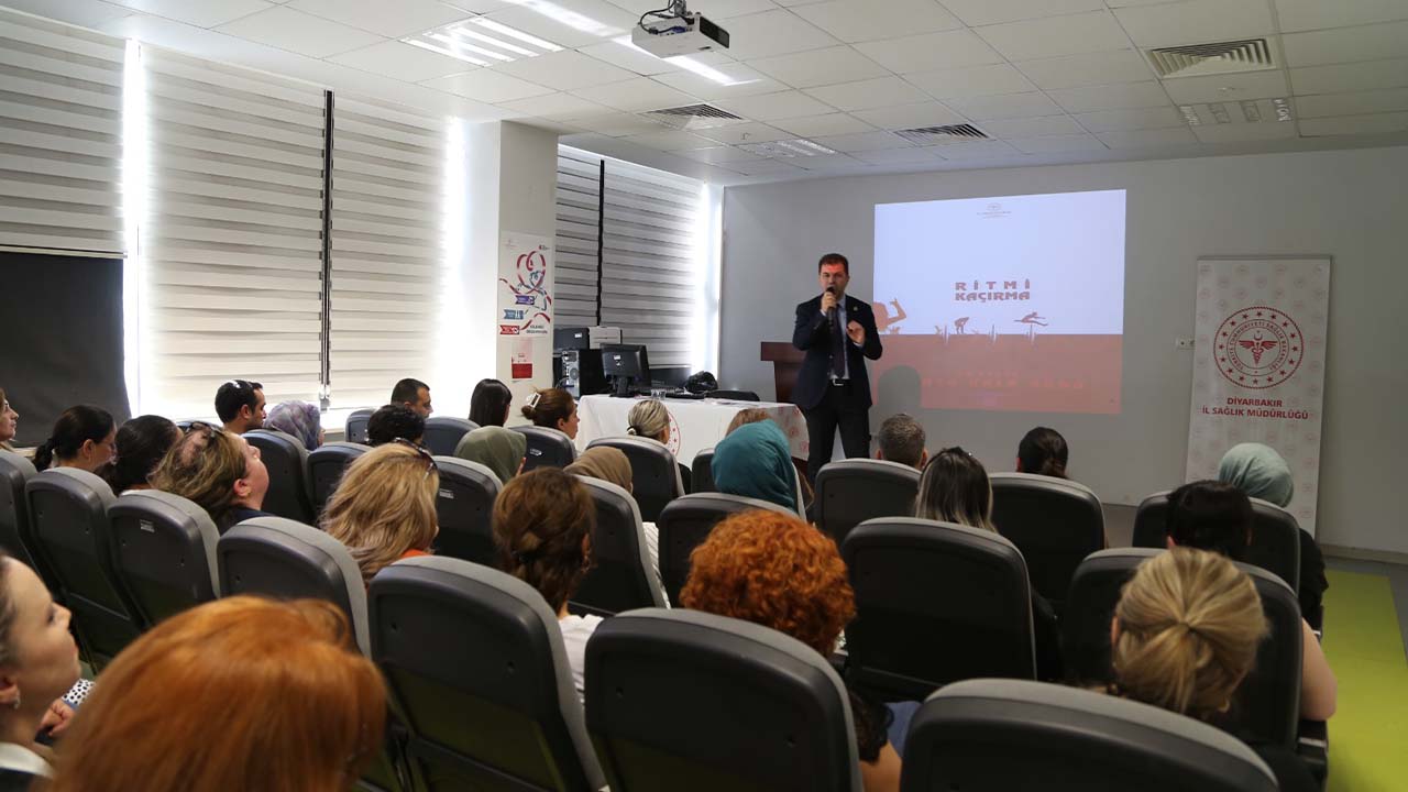 Diyarbakır'da sağlık çalışanlarına eğitim