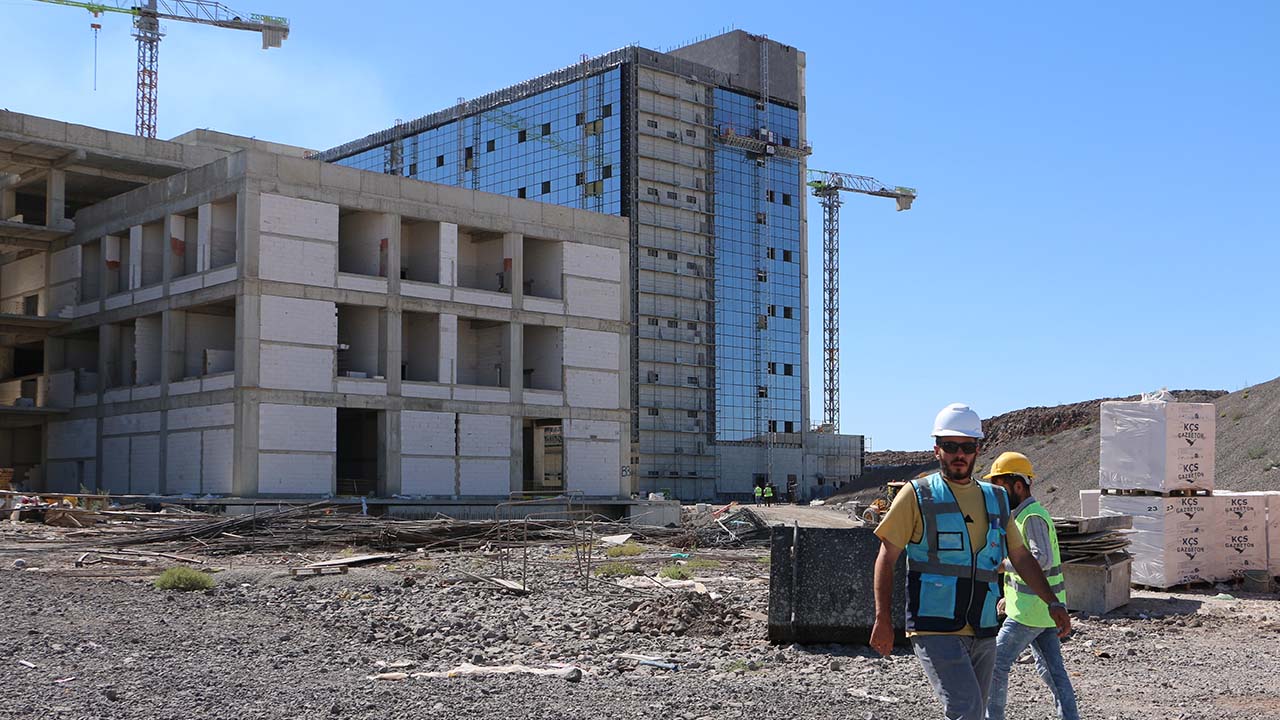 Diyarbakır Şehir Hastanesi'nde inşaat çalışmaları sürüyor