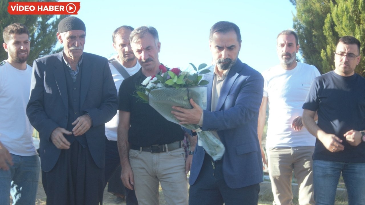 Erganispor başkanı Şehmus Özer’in mezarını ziyaret etti