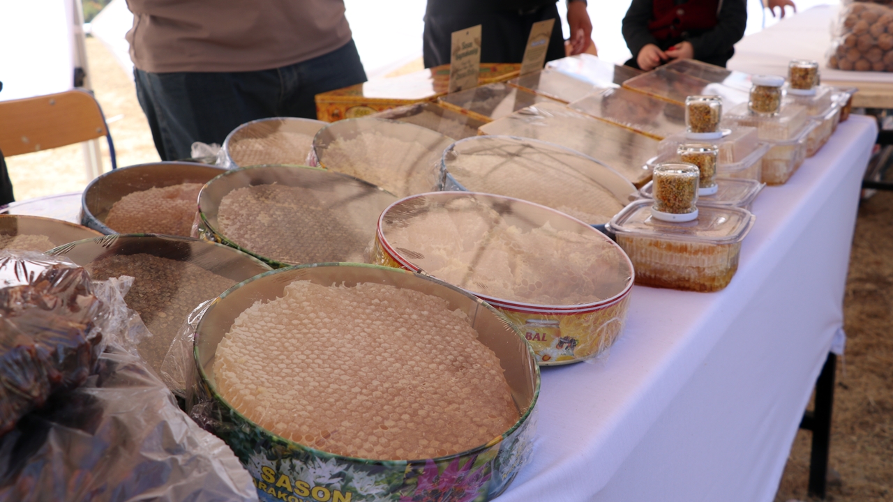 Festivalde 1 kilo bal 340 bin liraya satıldı
