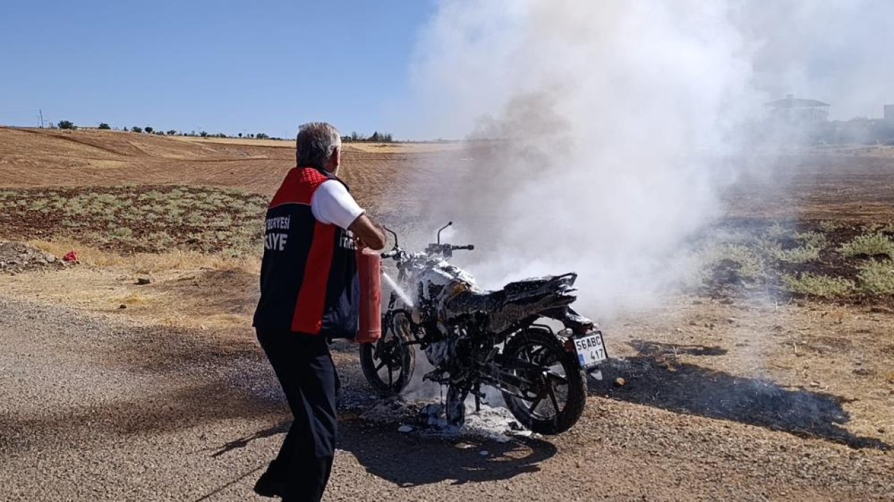 Siirt’te motosiklet yolda alev aldı