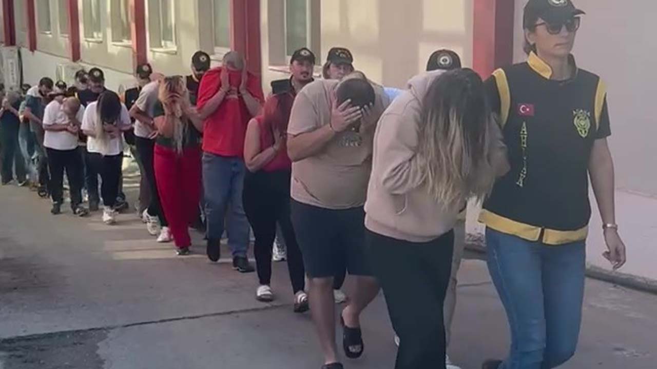 Adana'da fuhuş şebekesine operasyon: 14 kişi tutuklandı