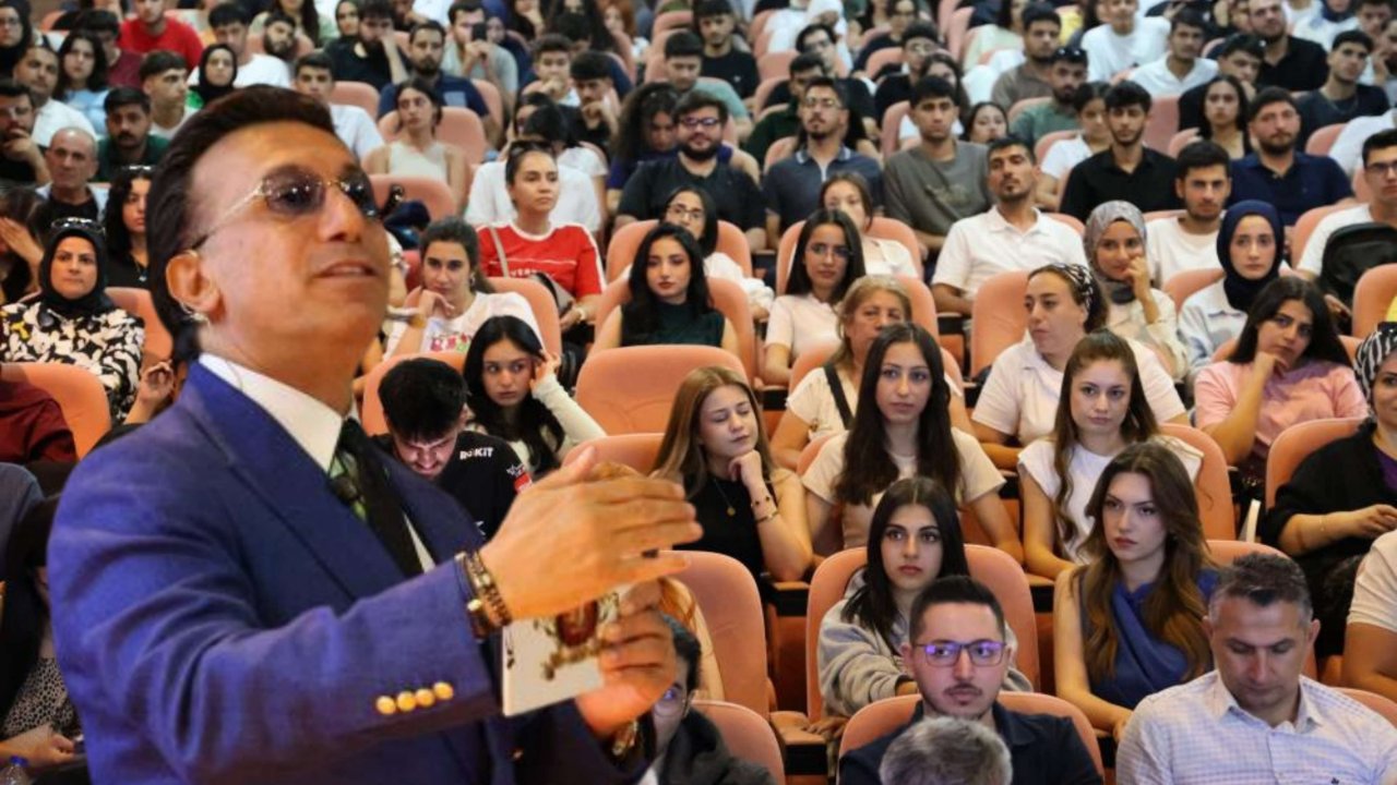 Hikmet Eraslan Diyarbakır’da: Gençlerle buluştu