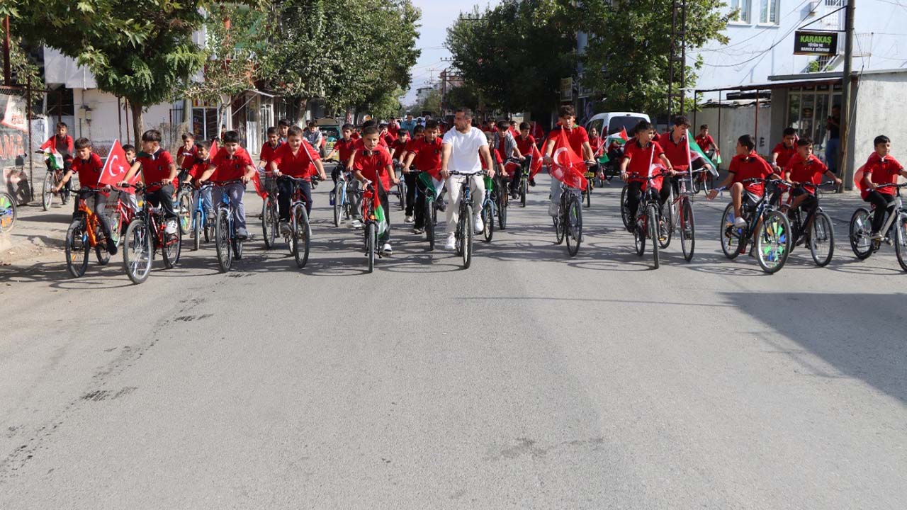 Adıyaman’da öğrenciler Gazze için pedal çevirdi