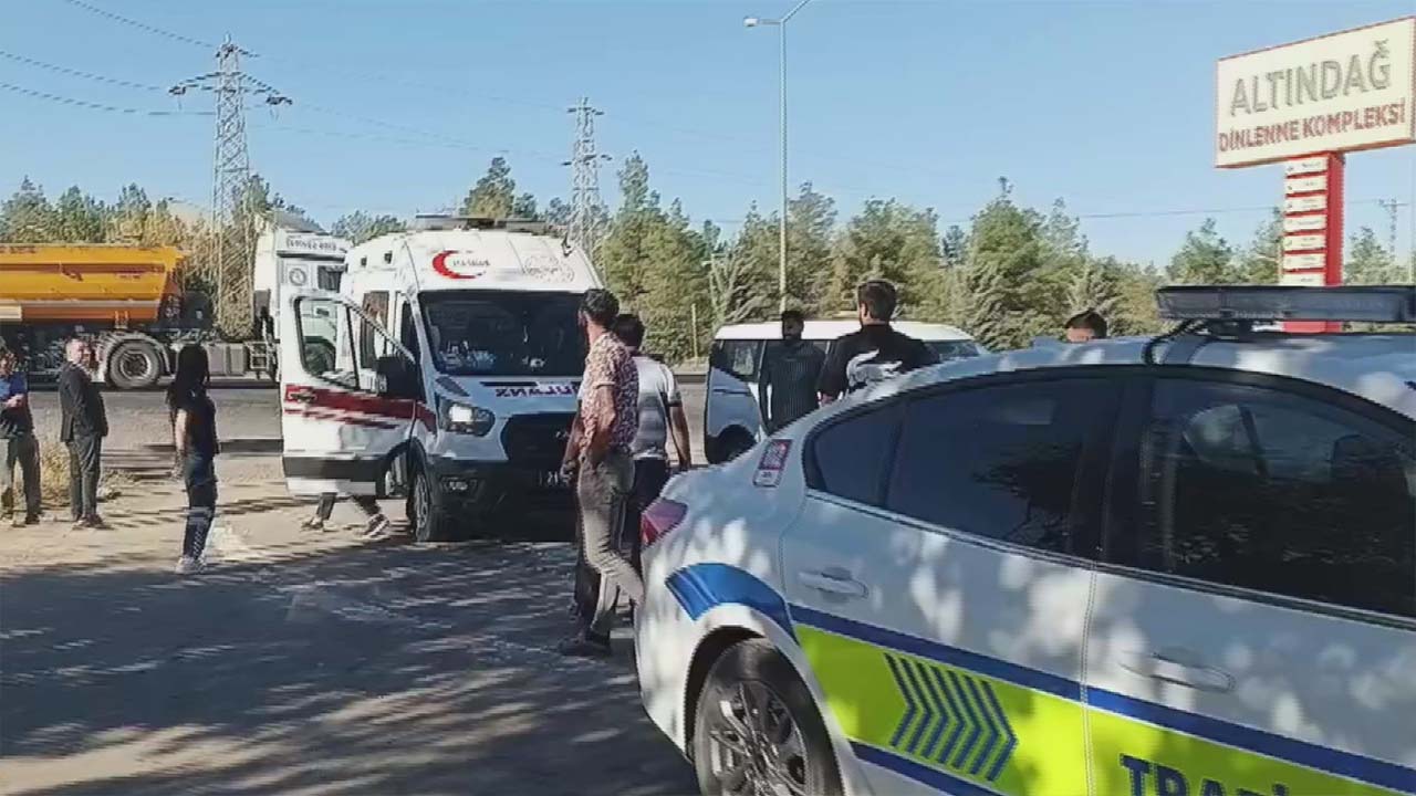 Diyarbakır’da ani fren kazası: Araçlar birbirine girdi