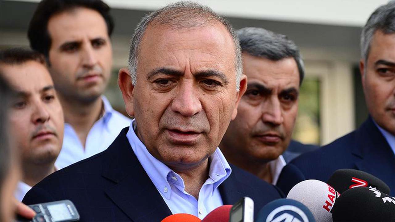 Gürsel Tekin’den manalı mesaj: Paranın önünde diz çökenler