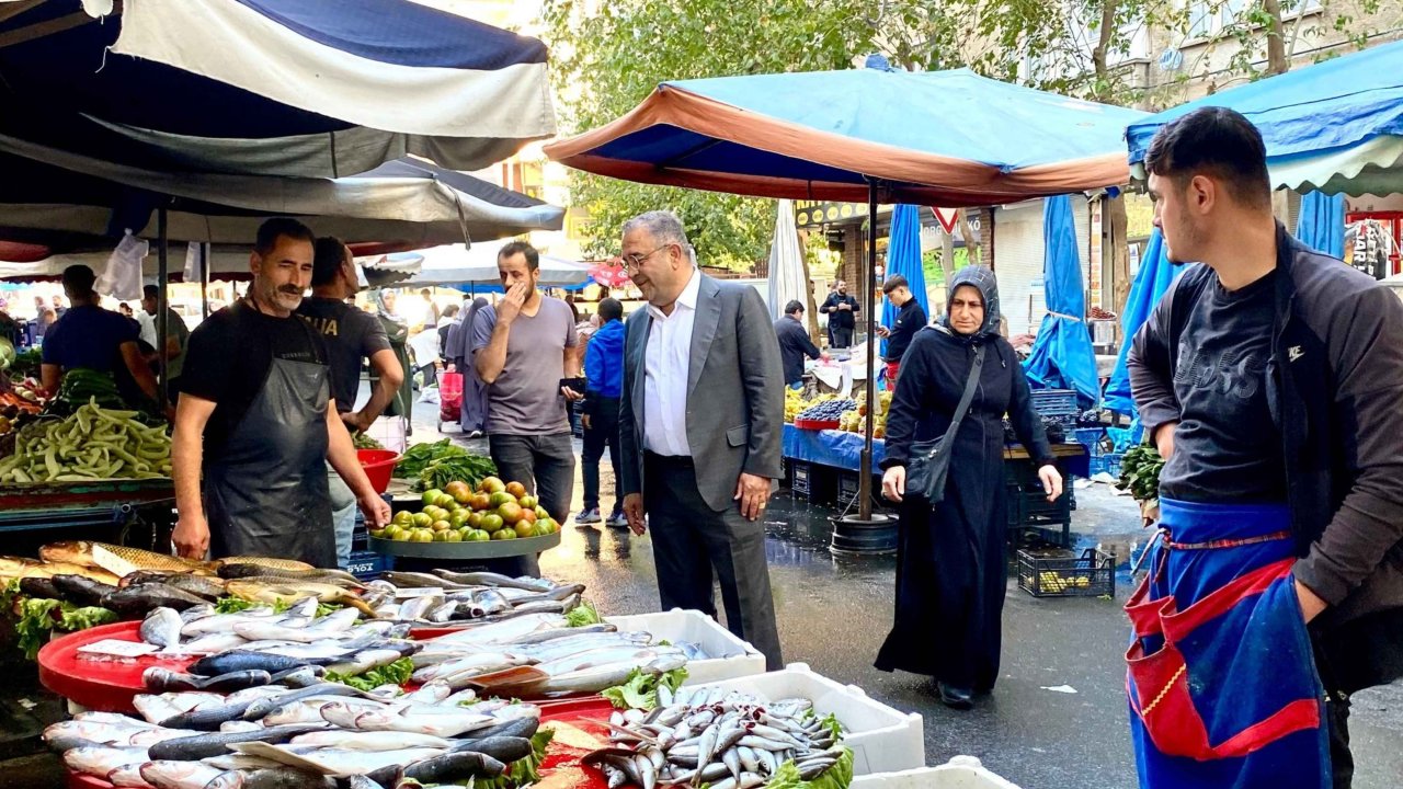 Sezgin Tanrıkulu Cuma Pazarı’nda