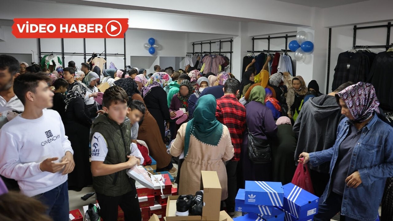 'Ne alırsan 50 lira' izdihamı