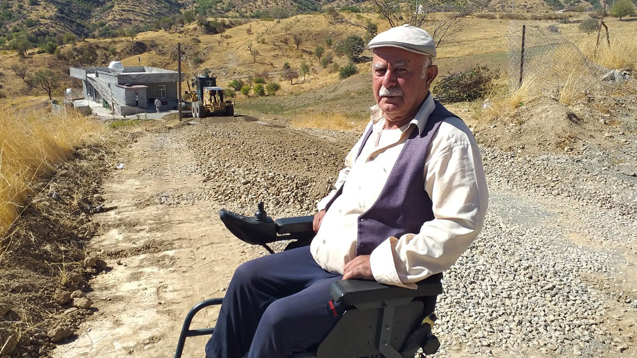 Siirt'te engelli vatandaş için asfalt çalışması