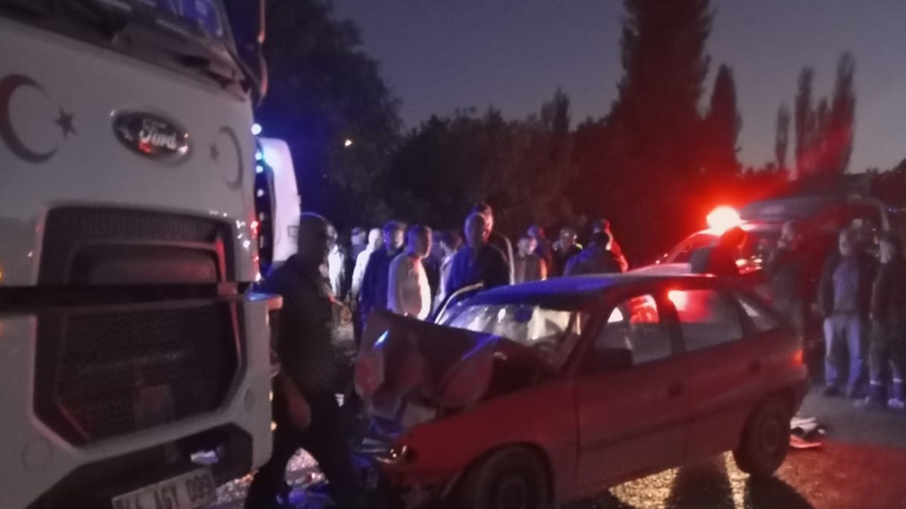 Hafriyat kamyonu ile otomobil çarpıştı: 1 ölü 1 yaralı