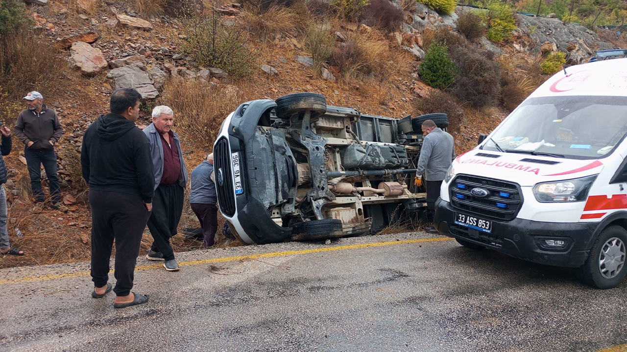 Mersin'de kamyonet devrildi: 3 kişi yaralandı