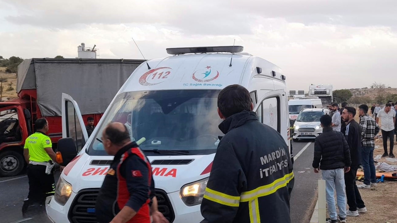Mardin-Diyarbakır yolunda feci kaza: 3’ü ağır 14 yaralı