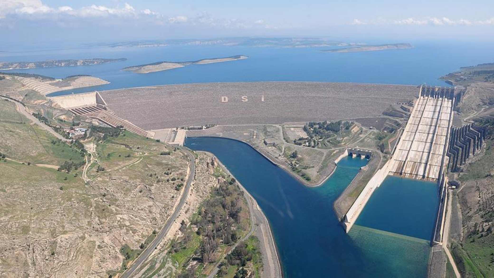 Şanlıurfa’da baraj gölüne düşen genç boğuldu