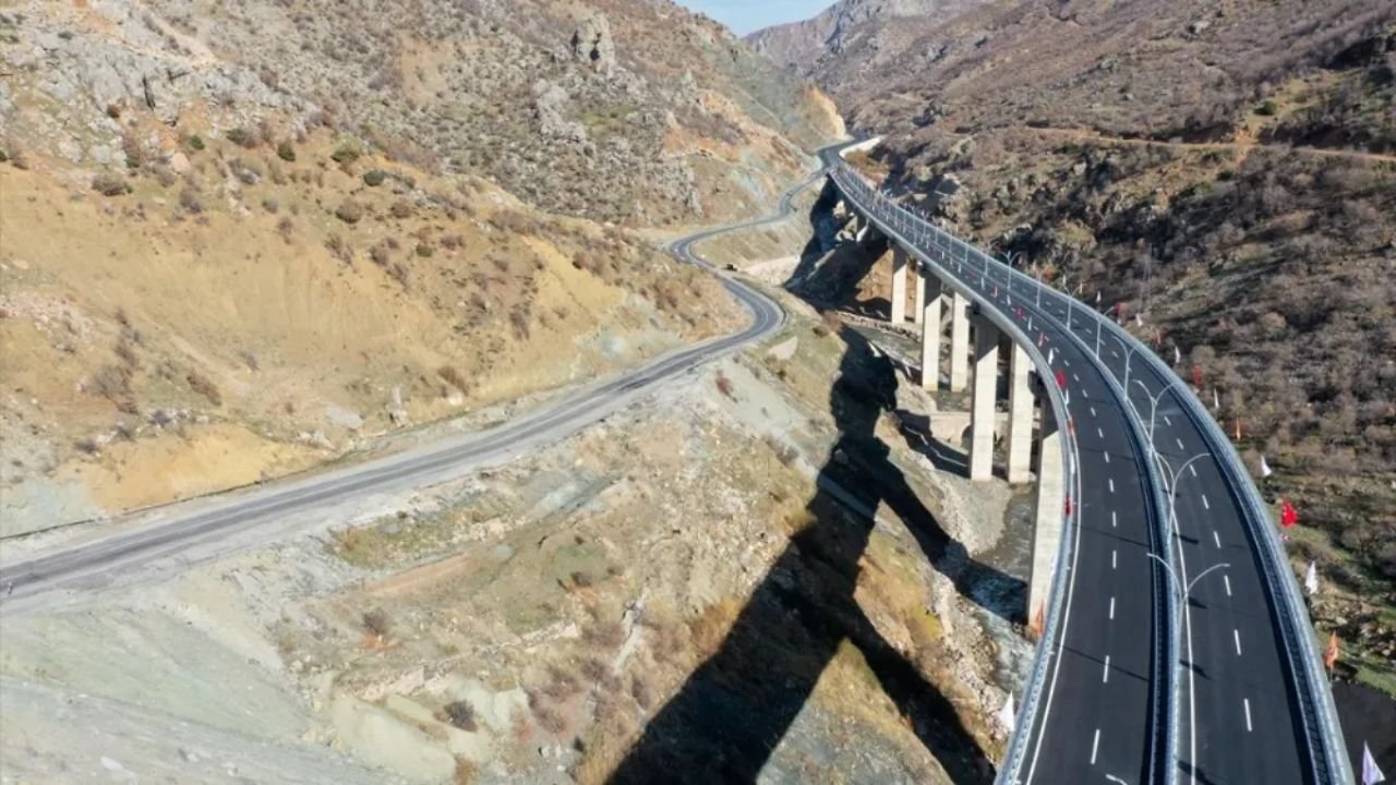 Van-Diyarbakır yolunda yıllardır süren çalışmalar tamamlandı