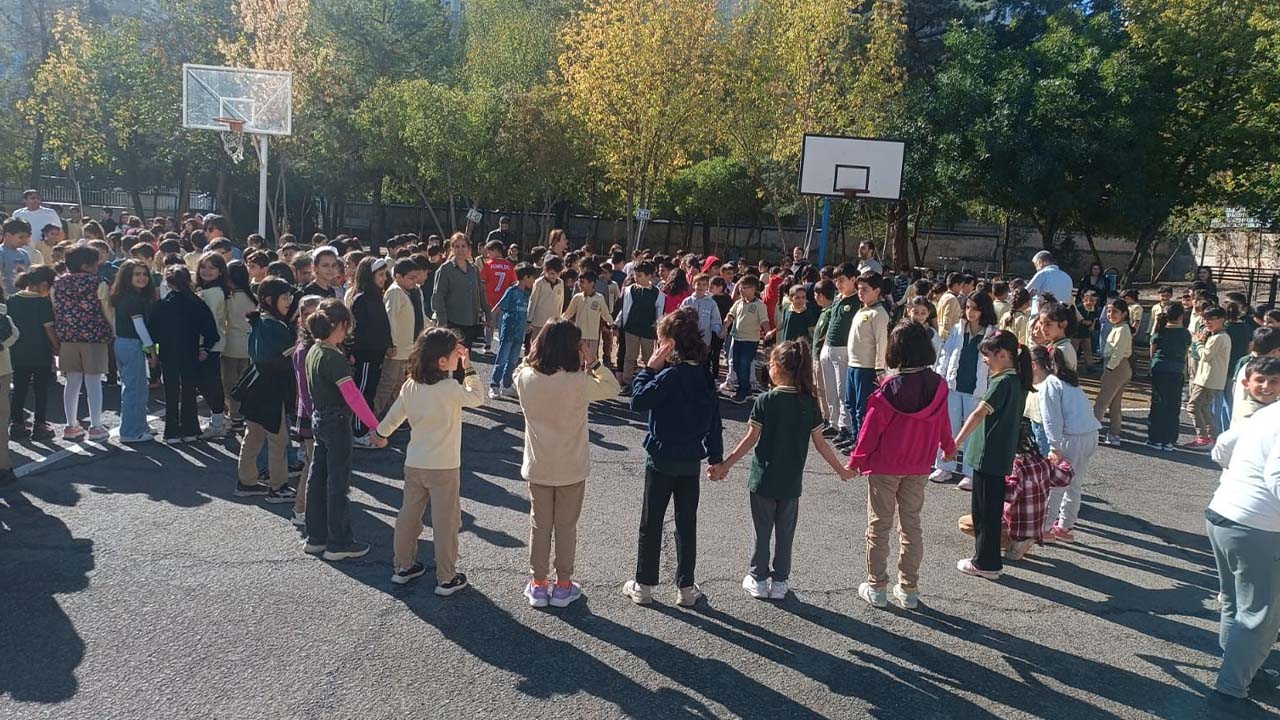 Diyarbakır'daki ilkokulda deprem tatbikatı
