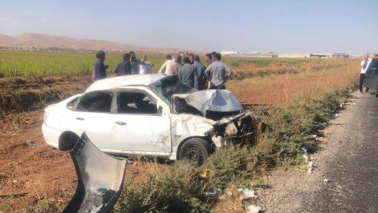 Şanlıurfa’da devrilen otomobilde bulunan 2 kişi yaralandı