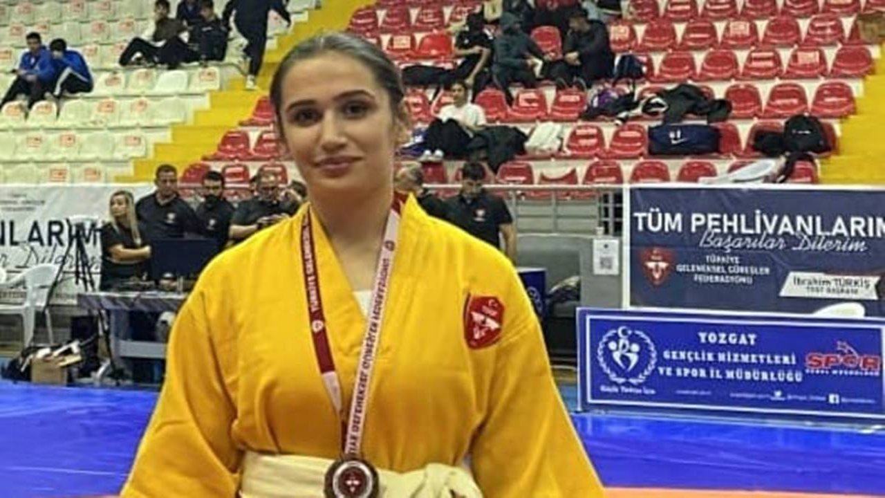 Elazığlı güreşçi Evindar Demirbağ Türkiye üçüncüsü oldu