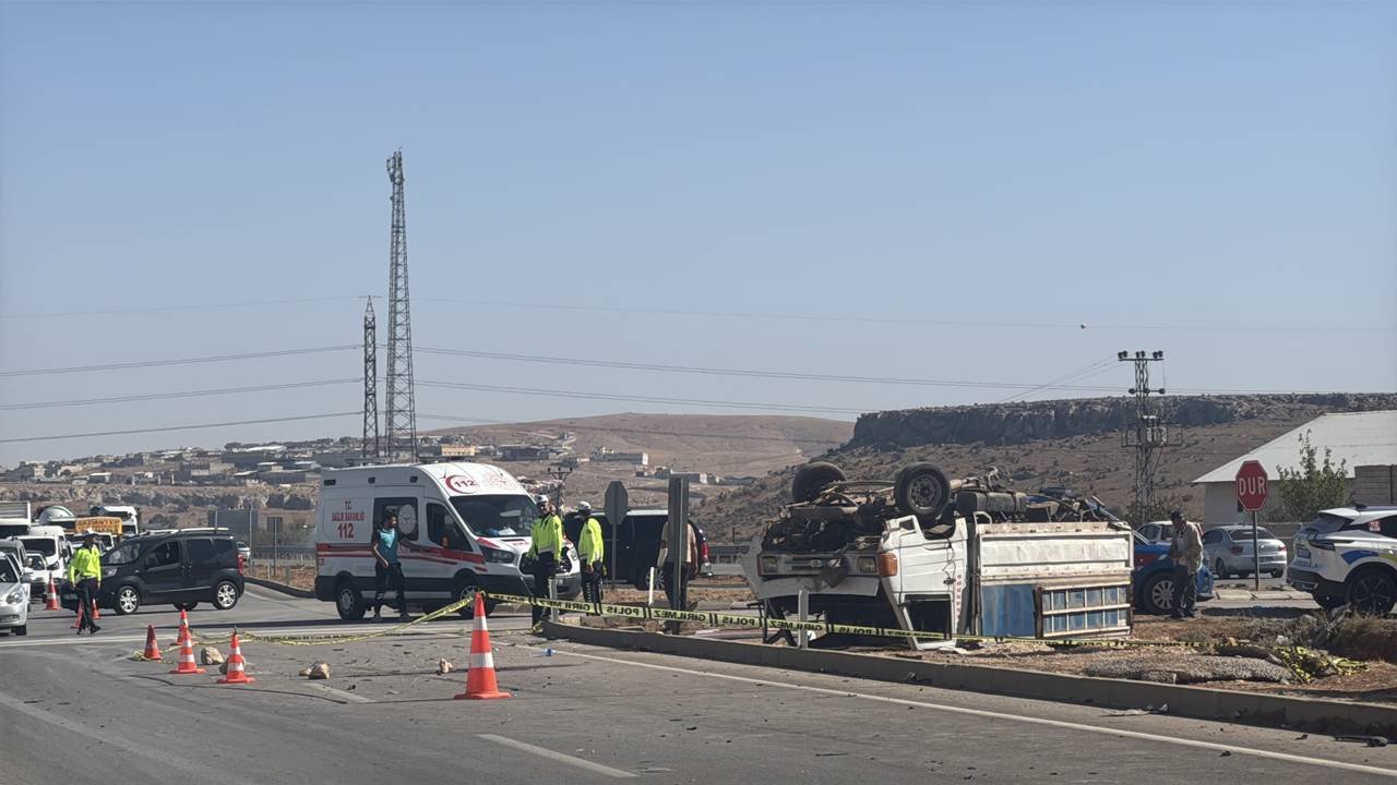 Kamyonet ile otomobilin çarpıştı: 1 ölü, 1 yaralı