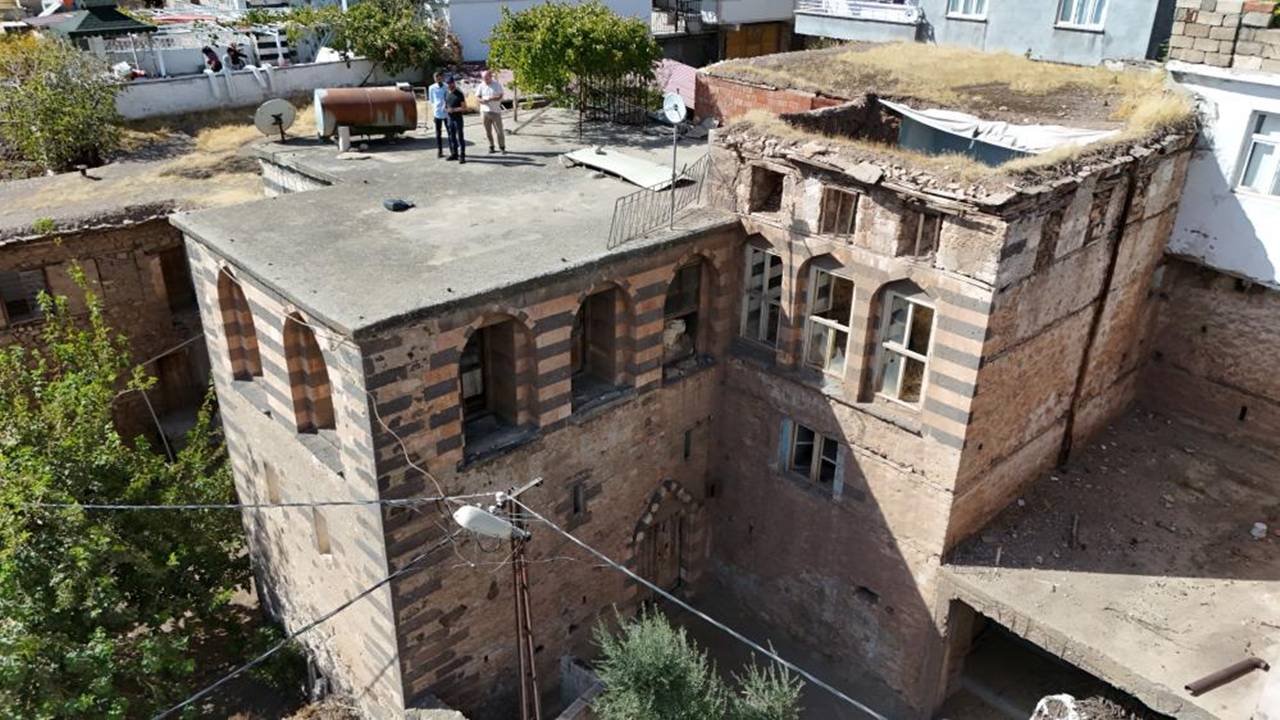 Diyarbakır’da asırlık yapı yıkılmaya terk edildi: Kurumlar sessiz