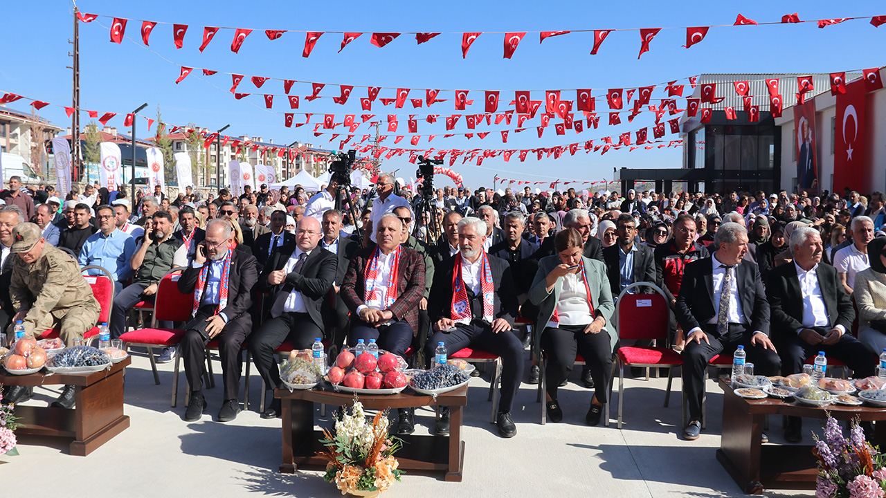 Diyarbakır Valisi: Artık silah değil, kardeşliğin sesi duyulsun