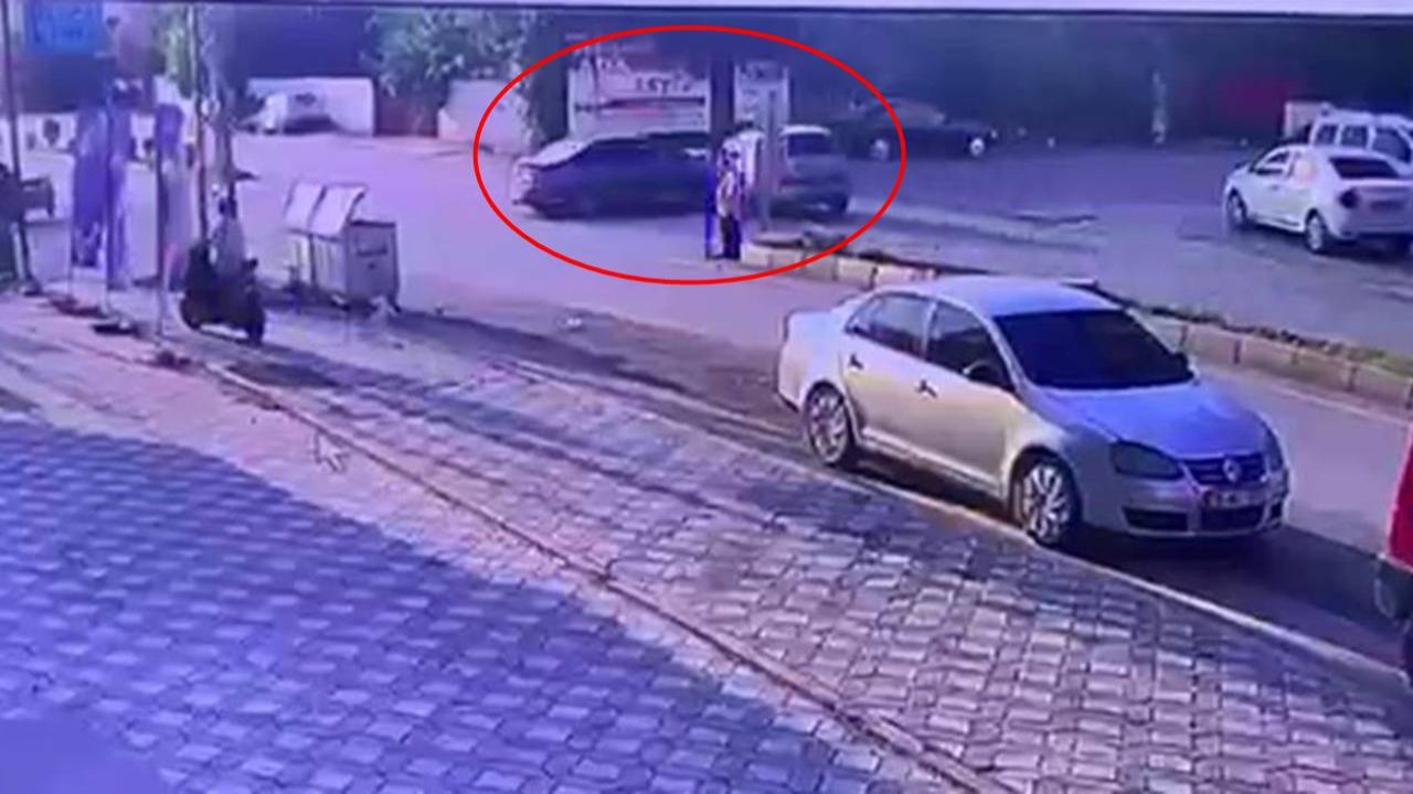 Hatay’da otomobiller kafa kafaya çarpıştı