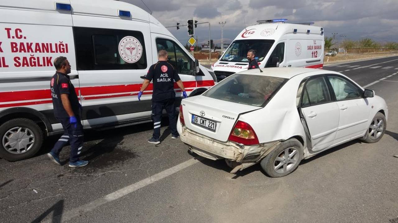 Adıyaman’da yaralıyı taşıyan otomobil kaza yaptı: 3 yaralı