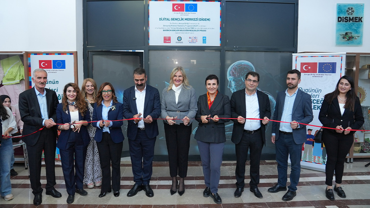 Diyarbakır'da Dijital Gençlik Merkezi’nin açılışı yapıldı