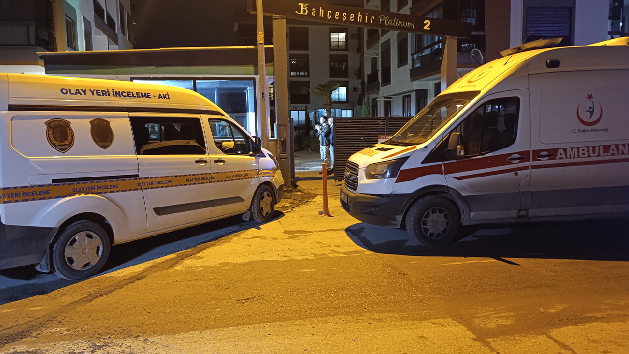 İzmir'de aile faciası: Anne ve babasını öldürüp canına kıydı
