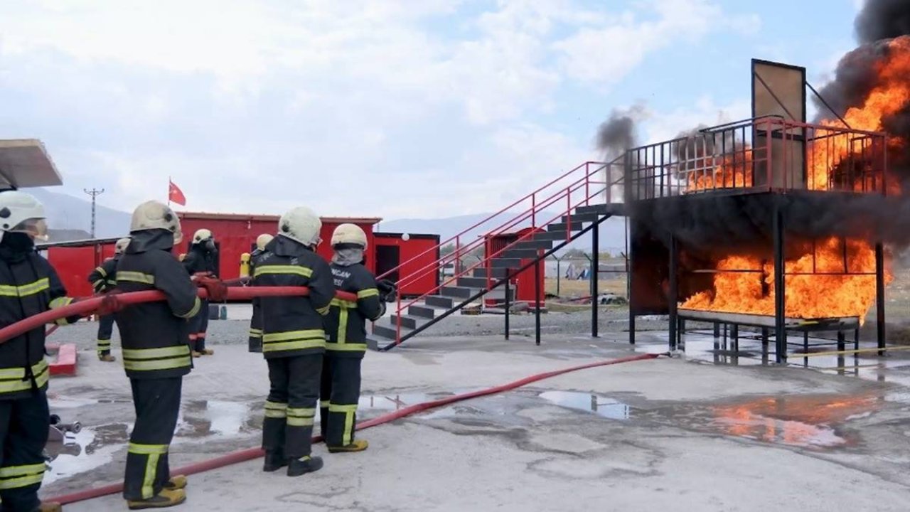 Erzincan’da itfaiye eğitim merkezi tatbikatla açıldı