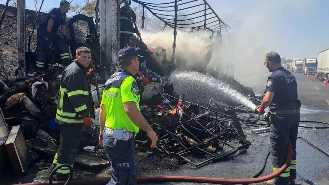 Adana’da tır alevlere teslim oldu