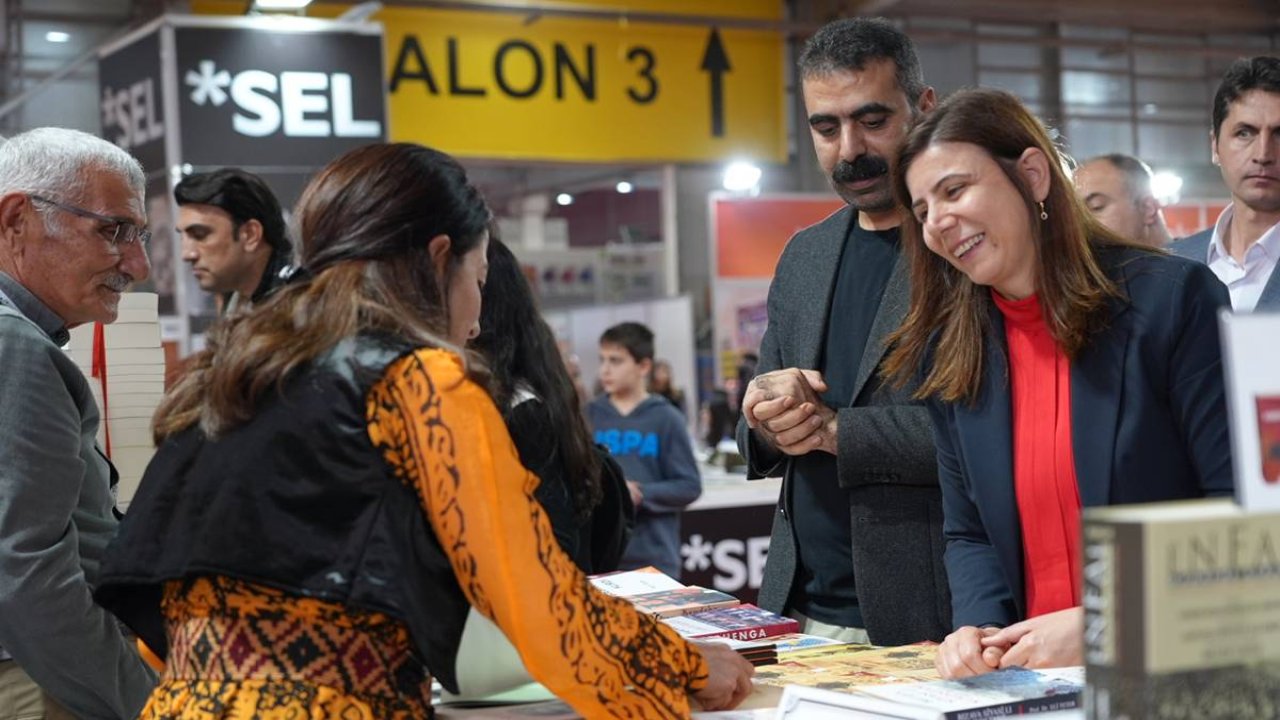 Bucak ve Hatun’dan Diyarbakır 9.  Kitap Fuarı’na destek