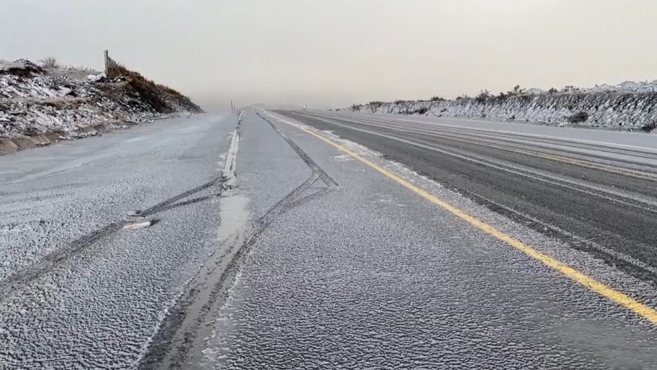 Ardahan'da kar yağışı: Yollar beyaza büründü