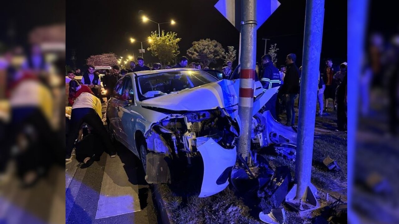 Batman’da otomobil direğe çarptı: 3 yaralı