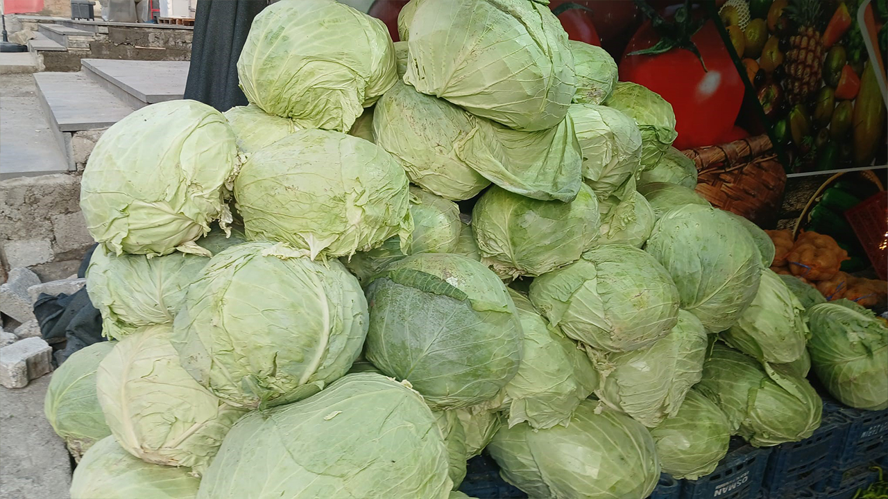 Diyarbakır'da Muş lahanaları tezgâhlarda yerini aldı