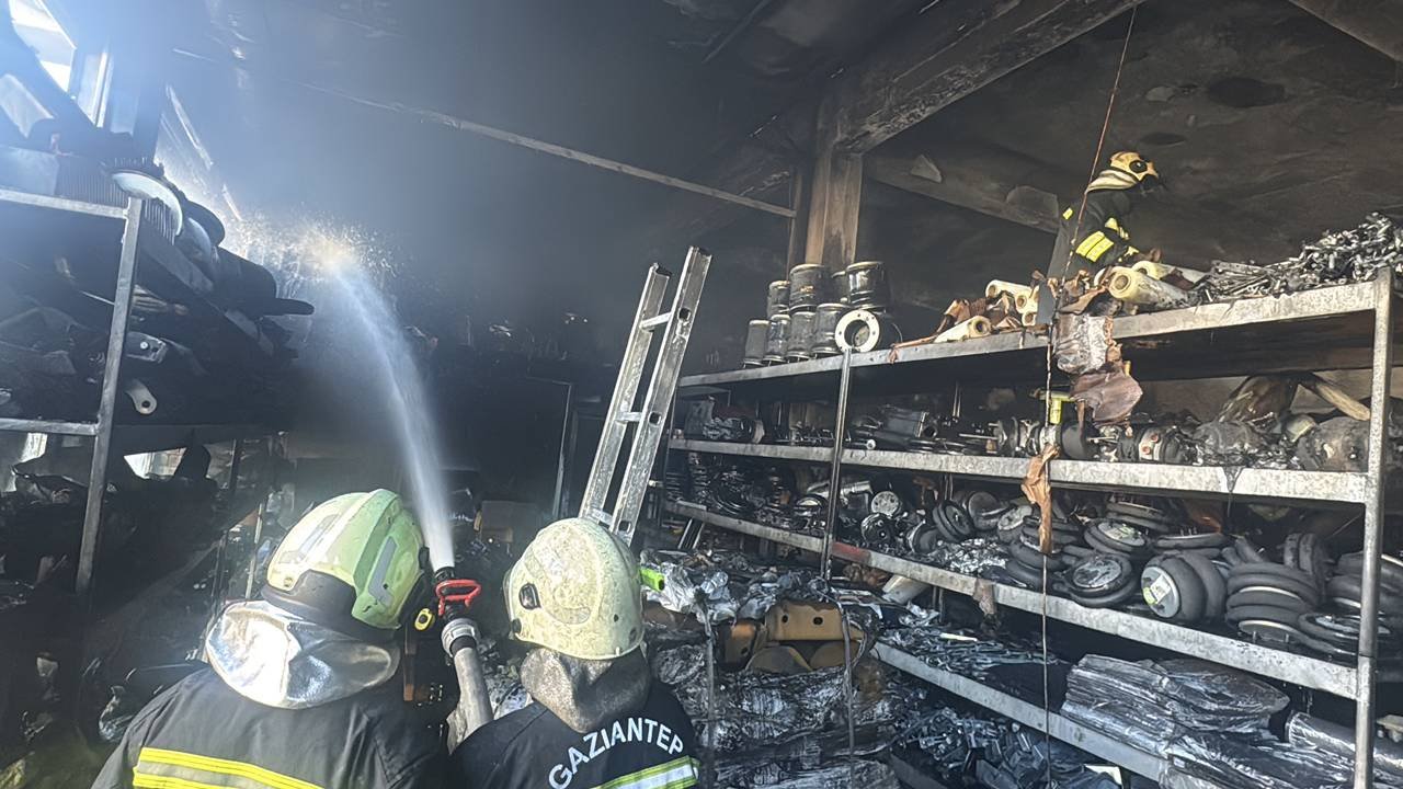 Gaziantep’te bir işyerinde çıkan yangın söndürüldü