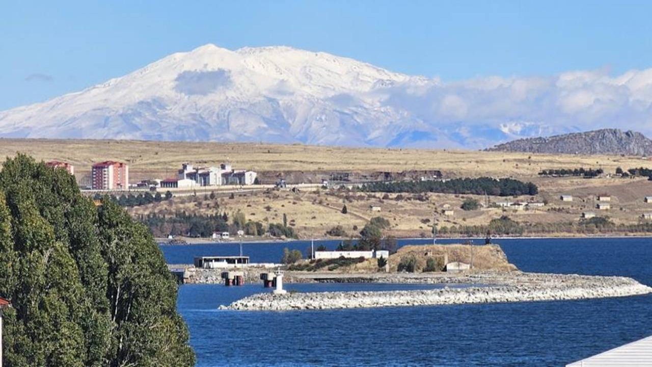 Bitlis’te dağlar beyaza büründü