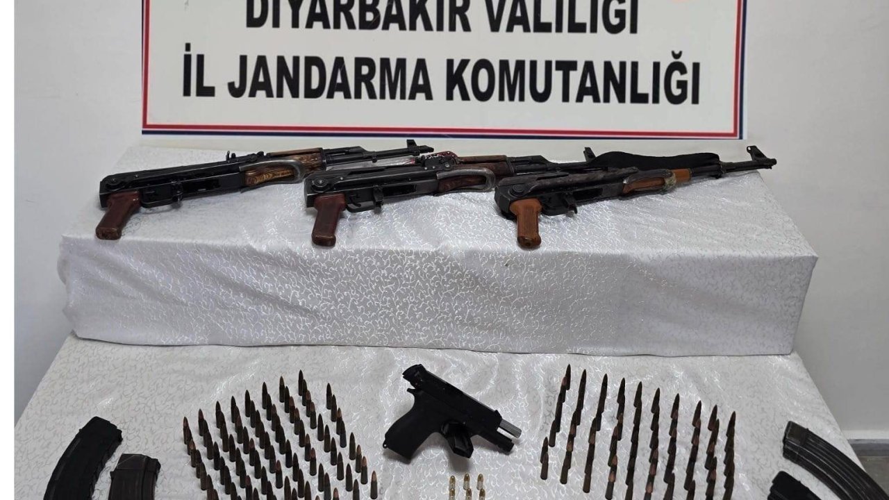 Diyarbakır’daki bir evde silah ve mühimmat ele geçirildi
