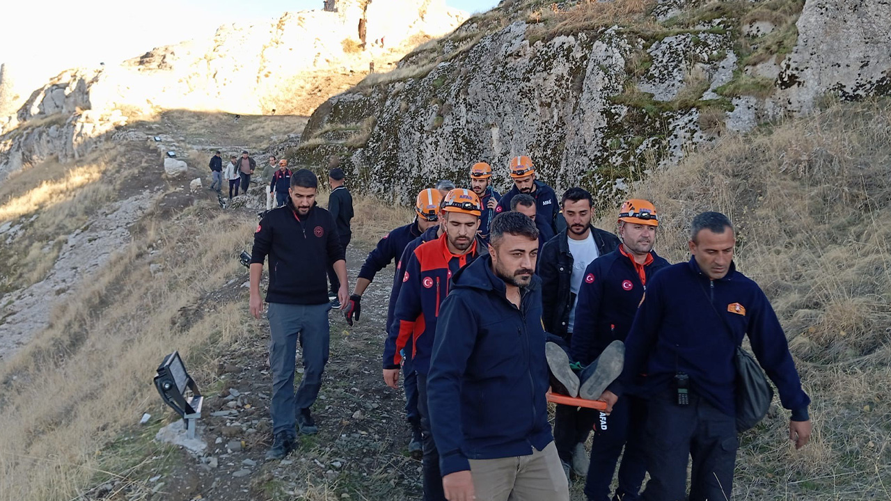 Van Kalesi’nden dengesini kaybedip düşen kişi ağır yaralandı